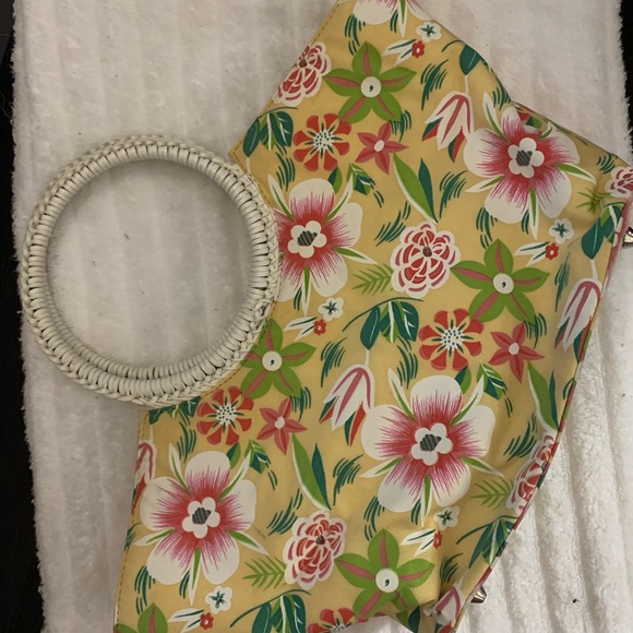 Maxx New York Vintage Flowered yellow handbag. - Picture 4 of 5